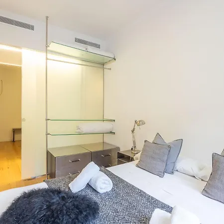 My Space - 2 Bedroom In Uptown Apartment *